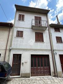 CASA SEMINDIPENDENTE A VOLTURARA IRPINA