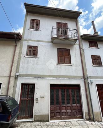 CASA SEMINDIPENDENTE A VOLTURARA IRPINA