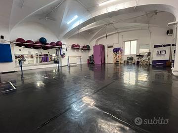 A.S.D offre in zona stazione principe una sala