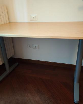 Scrivania Ikea regolabile