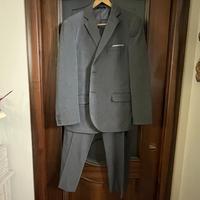 Vestito uomo con camicia e cravatta