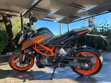 Ktm Duke 125 nera