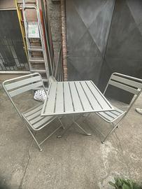 tavolino e sedie da giardino richiudibili