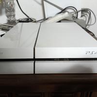 PlayStation 4 Glacier White