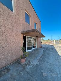 Capannone in zona artigianale a Santa Giusta