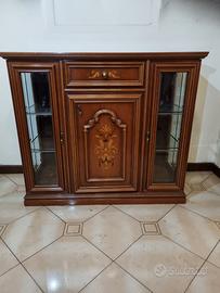 Credenza con vetrine