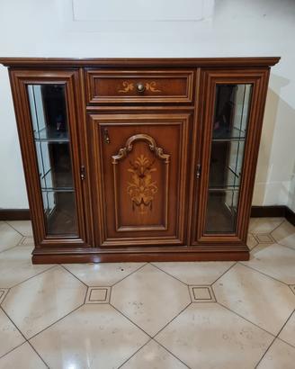 Credenza con vetrine
