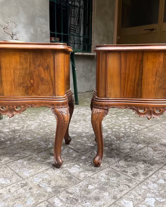 Coppia di comodini in stile Chippendale in legno
