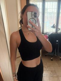 🖤 Crop Top Nero Basic - Essenziale & Versatile