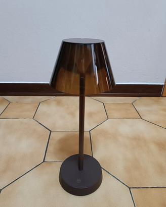 Lampada da tavolo moderna 