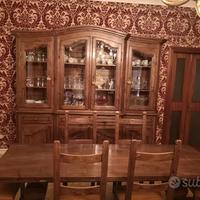 Vetrina, Credenza, Tavolo e Sedie Noce Nazionale