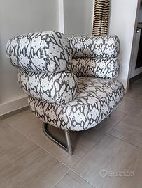 Poltrona in stile moderno 