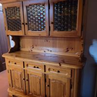 Credenza in legno con tavolo abbinato