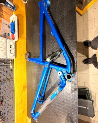 telaio commencal clash 2024