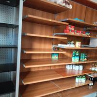 scaffali per negozio 