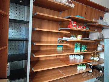 scaffali per negozio 