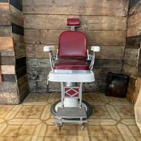 Vecchia poltrona da barbiere sangiorgio