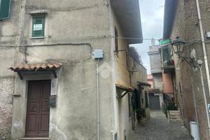 2 LOCALI A MONTE COMPATRI