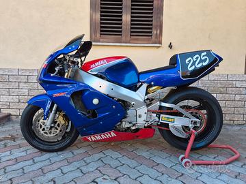 YAMAHA YZF 750 R 
