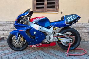 YAMAHA YZF 750 R 