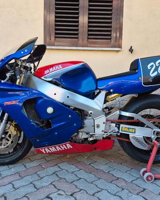 YAMAHA YZF 750 R 