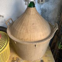 Damigiana in vetro con cofano in plastica