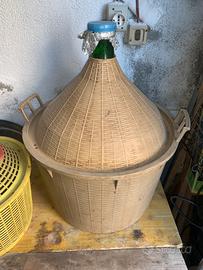 Damigiana in vetro con cofano in plastica