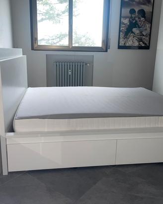 Letto matrimoniale + testiera