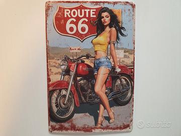 Targa in Metallo Decorativa Vintage Pin-Up e Moto 
