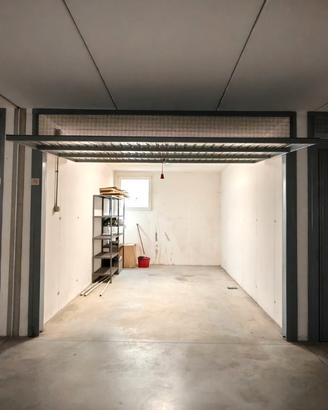 Ampio e comodo garage - zona Parco Ducale