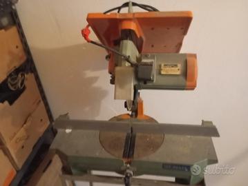 sega circolare con supporto