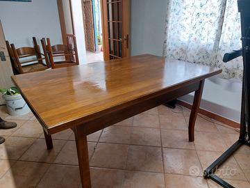 Tavolo da cucina in legno artigianale color noce .