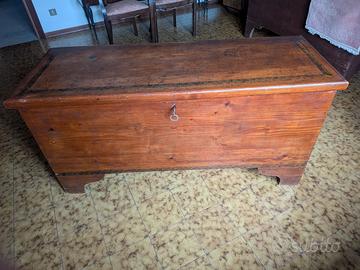 baule antico in legno