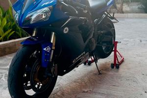 Yamaha R1 YZF