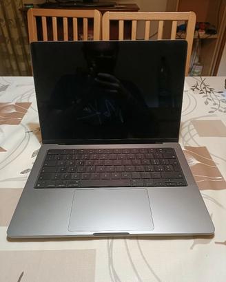 MacBook Pro M2 14”
