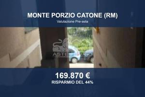 Immobile in asta di 150 m² con più di 5 locali a M