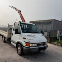 Iveco daily 35s12 con gru