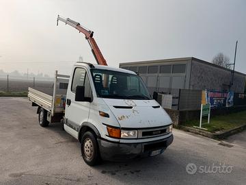 Iveco daily 35s12 con gru