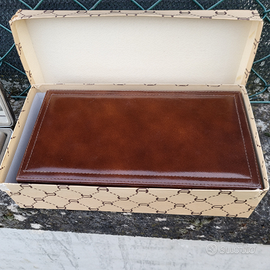 Porta profumi e accessori barba