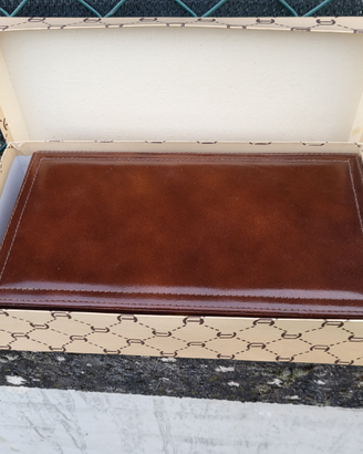 Porta profumi e accessori barba