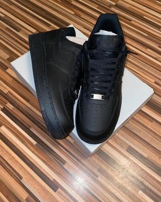 Nike Air Force 1 ~ All Black (Neu) 44·Neuf