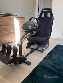 Simulatore di guida con sterzo con pedaliera