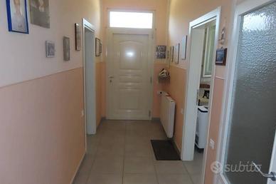 Villa di 387 m² con più di 5 locali e box auto dop