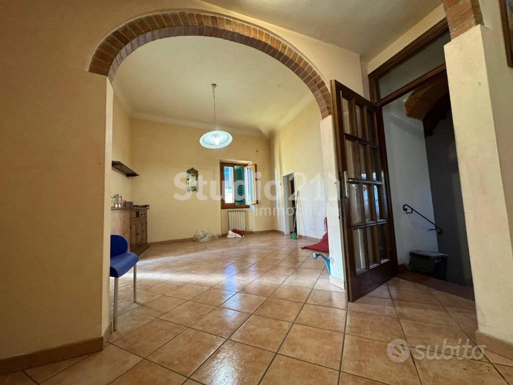 Appartamento di 125 m² con 5 locali a Figline e In - Vista 2