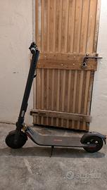 monopattino elettrico ninebot segway e22e