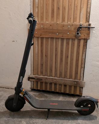 monopattino elettrico ninebot segway e22e