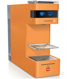 Macchina del caffe illy capsule