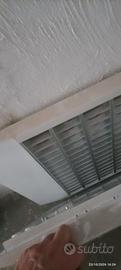 plafoniera con led per cielo appeso e locali comme