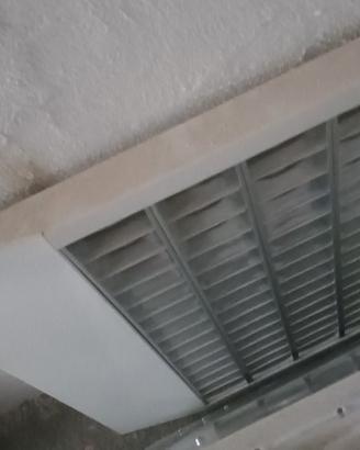 plafoniera con led per cielo appeso e locali comme