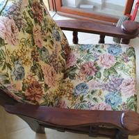 Poltrona in stoffa e legno